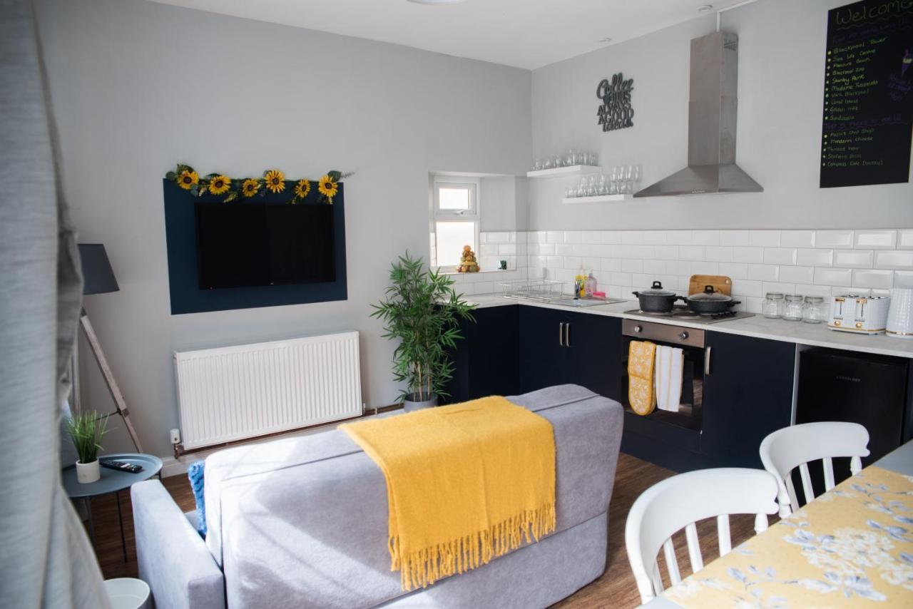 Blackpool Abode - Beach Garden Apartment Dış mekan fotoğraf